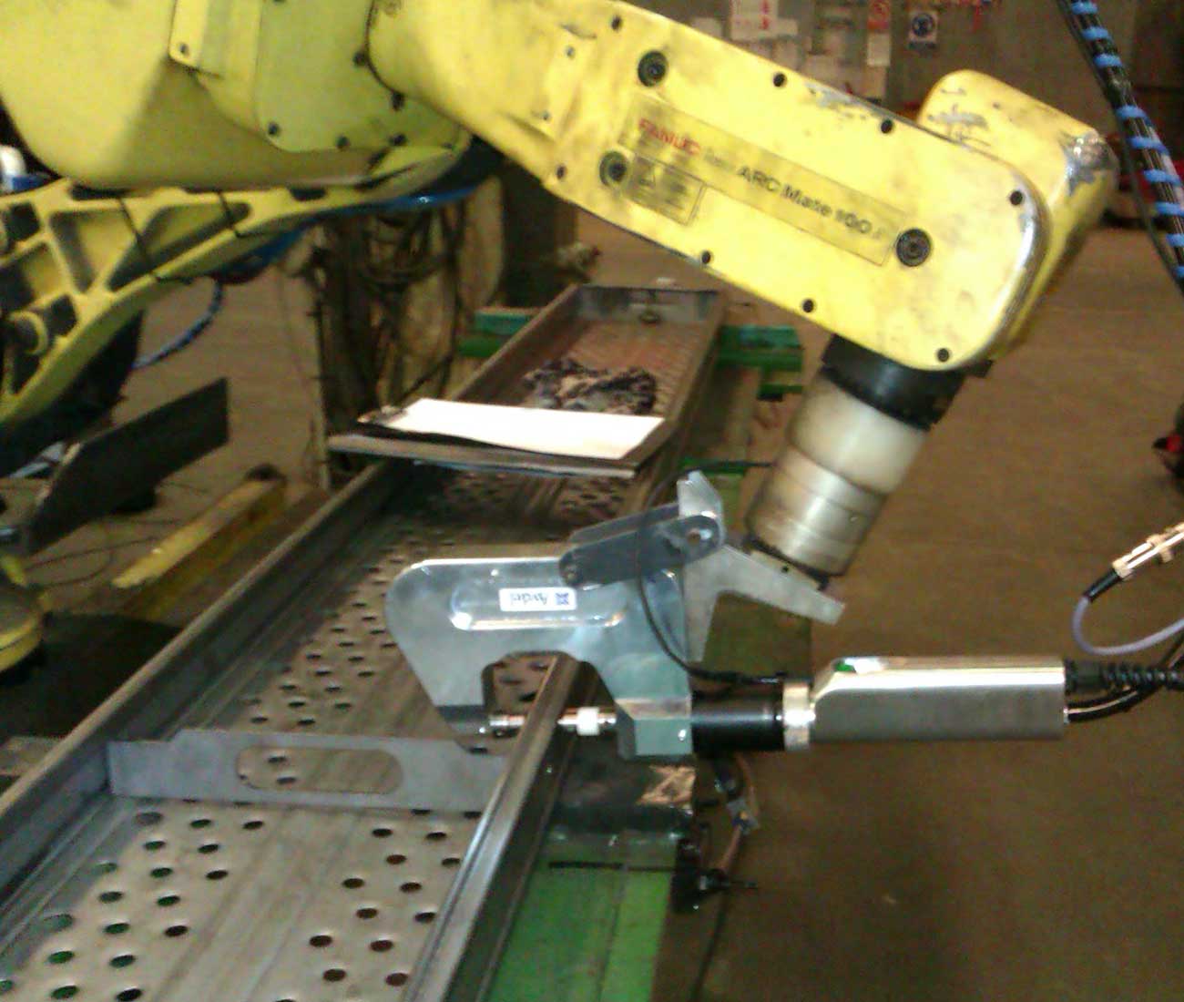 Celdas Robot para remachado. Células robóticas para aplicaciones